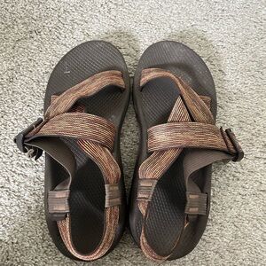 Mens Brown chacos
